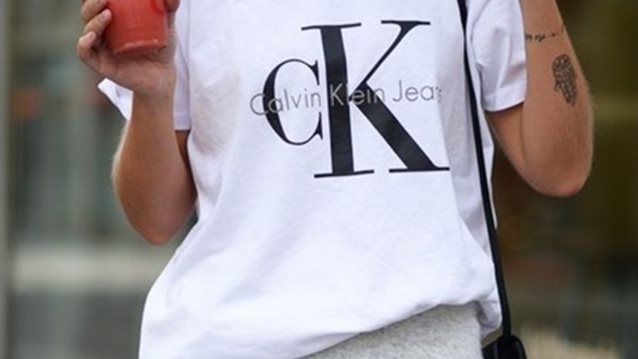Calvin Klein: Αλλάζει το κλασικό logo του διάσημου οίκου