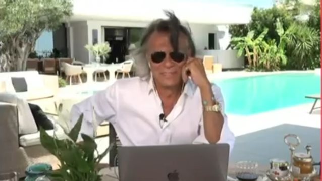 Ο Ηλίας Ψινάκης αποκάλυψε στην &quot;Ελένη&quot; το καλεσμένο-έκπληξη του &quot;X-Factor&quot;: &quot;Θα τον φέρω και θα αποφασίσει αν πρέπει να μείνω ή να πάρω τον π**λο&quot;