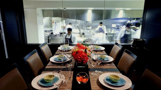 Ποια είναι τα ψυχολογικά τρικ που χρησιμοποιούν τα ακριβά εστιατόρια στους πελάτες
: Τα μεγάλα μυστικά πίσω από το design εστιατορίων.
