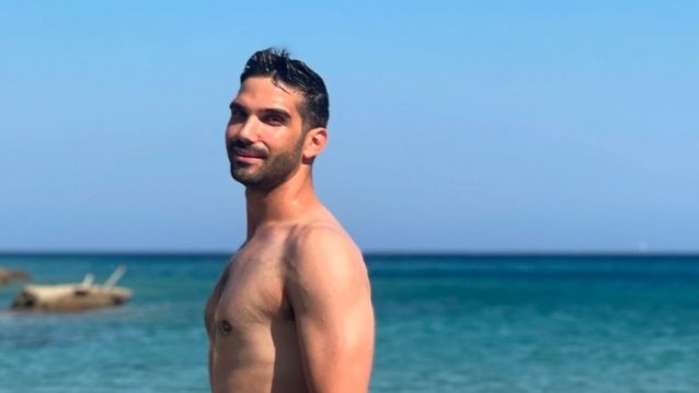 Ο Βασίλης Αθανασόπουλος πετάει το μπλουζάκι και το instagram παίρνει... φωτιά