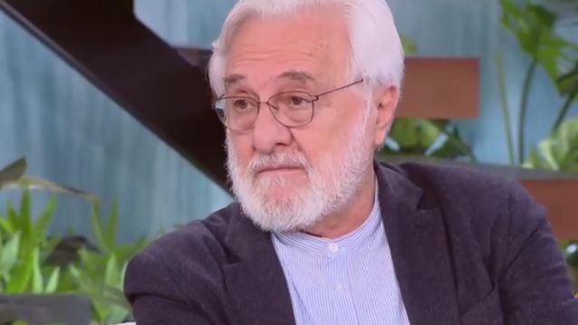 Γιάννης Σμαραγδής: Έκανα παρασπονδίες - Η γυναίκα μου με κοιτούσε και μου έλεγε &quot;Μη νομίζεις ότι δεν ξέρω τι κάνεις&quot;