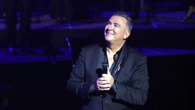 Ο Αντώνης Ρέμος σ&#39; ένα νέο μεγάλο μουσικό εγχείρημα