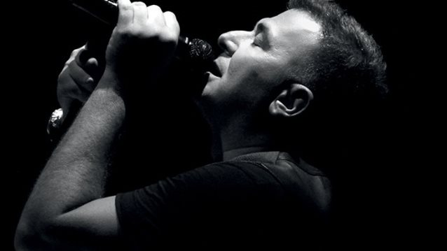 Ο Αντώνης Ρέμος στο Βεάκειο Θέατρο Πειραιά! Όλα όσα θες να γνωρίζεις για την επικείμενη συναυλία