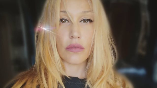 Πηνελόπη Αναστασοπούλου: Έγινε ξανθιά και γιορτάζει την πιο πρωτότυπη επέτειο με τον σύζυγό της!