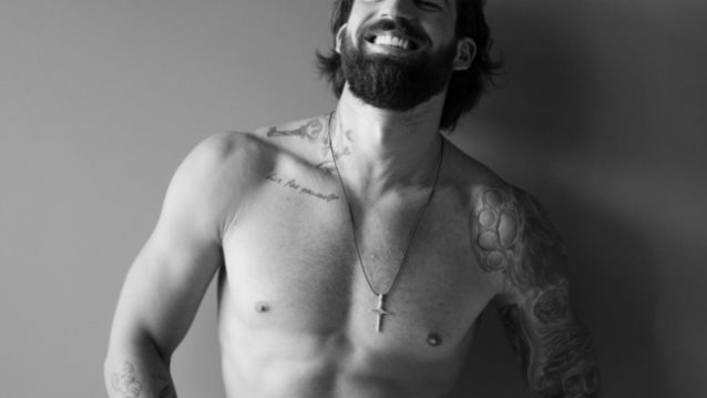 Δημήτρης Αλεξάνδρου: Φωτογραφίζεται γυμνός: Mιλάει για την Ελένη Μενεγάκη &amp; την Όλγα Φαρμάκη