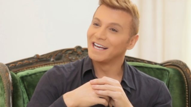 Τάκης Ζαχαράτος: «Τι ήμουν; Μια drag queen, ένας ηθοποιός, ένας μίμος;»