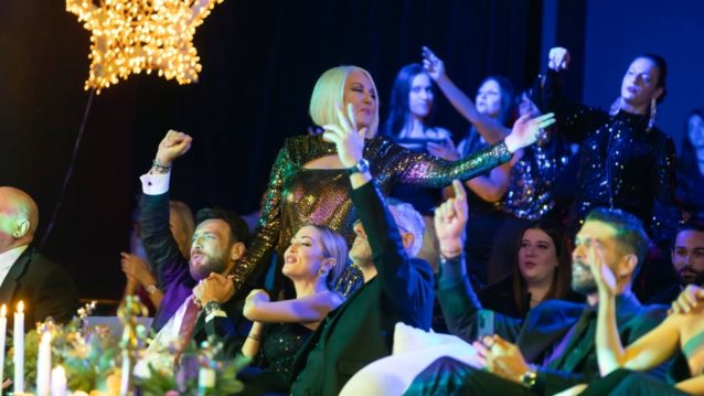 Σπίτι με το Mega | Όλες οι λεπτομέρειες του Χριστουγεννιάτικου ρεβεγιόν με τη Ρούλα Κορομηλά