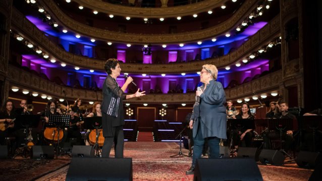 Σπίτι με Mega: Οι πρώτες εικόνες από τη συναυλία με την Άλκηστη Πρωτοψάλτη