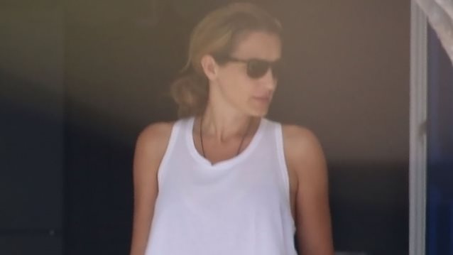 Η Κάτια Ζυγούλη σε χαλαρές στιγμές στη Σχοινούσα