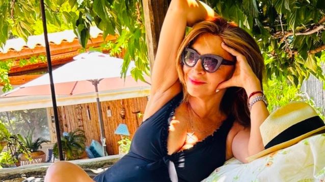 Η Μιμή Ντενίση φωτογραφίζεται με μπικίνι και &quot;ρίχνει&quot; το Instagram!