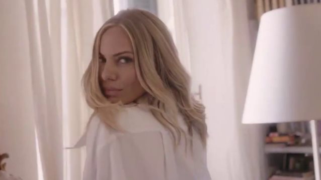 Ιωάννα Μαλέσκου: Με αέρα χουλιγουντιανής σταρ στο τρέιλερ για τη νέα της εκπομπή στον ΣΚΑΪ!