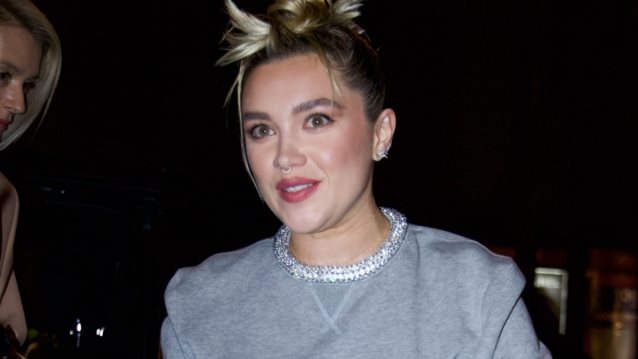 Florence Pugh | Η θεϊκή εμφάνιση με τη διάφανη φούστα στο σόου του οίκου Valentino