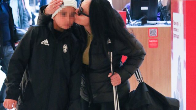 Βίκυ Σταμάτη: Πού την εντόπισε ο φωτογραφικός φακός με τον γιο της;