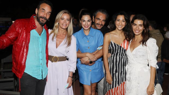 Παρέλαση αστέρων στην πρεμιέρα της "Ταράτσας του Φοίβου" στο θέατρο "Άλσος"