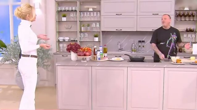 Video of the Day | Ο Δημήτρης Σκαρμούτσος την &quot;είπε&quot; στη Φαίη Σκορδά για την ηλικία της και αυτή αποχώρησε