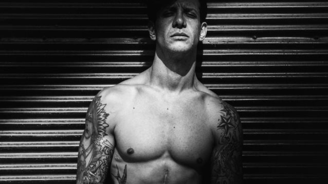 Ηλίας Μπόγδανος: Ο γόης του φετινού Your Face Sounds Familiar μέσα από 10 hot φωτογραφίες!