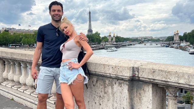 Η τρυφερή φωτογραφία που δημοσίευσε ο Γιώργος Τζαβέλλας για τα γενέθλια της Βίκυς Κάβουρα