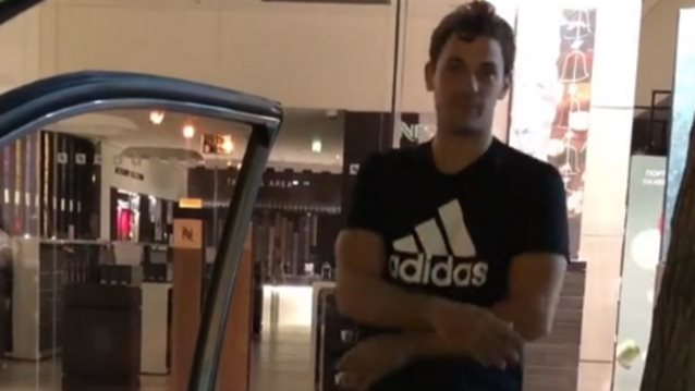 Video Of The Day: Ο Αποστόλης Τότσικας στον ρυθμό του Kiki Challenge!