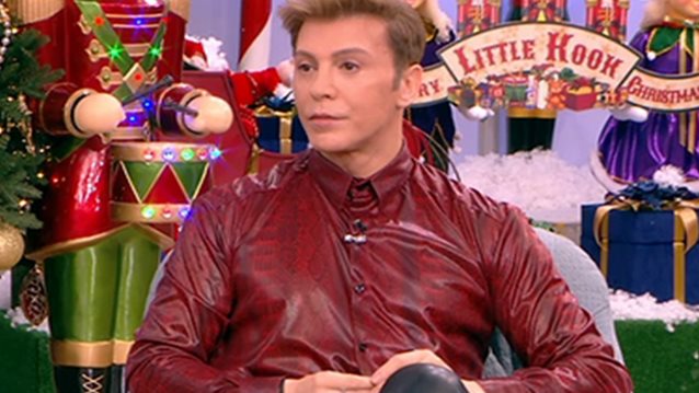 Τάκης Ζαχαράτος: «Ούτε μάνατζερ είχα, ούτε σπόνσορα. Δέχθηκα πόλεμο. Δεν ήξεραν τι είμαι... Τραβεστί, ηθοποιός, τραγουδιστής ή drag queen;»