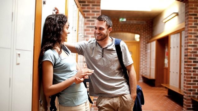 Οι απλοί και αλάνθαστοι τρόποι για να φλερτάρεις καλύτερα: Tο φλερτ είναι πιο εύκολο απ&#39; ότι πίστευες