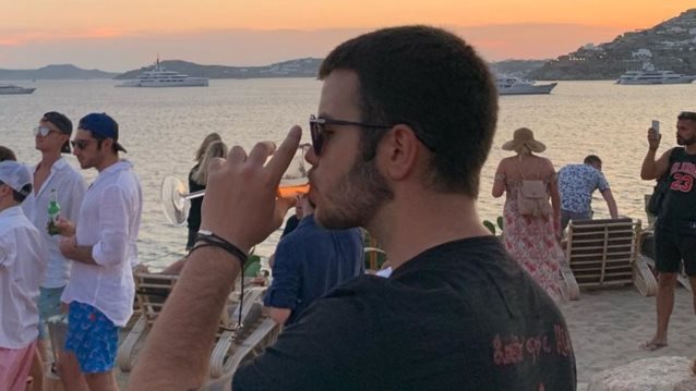 Άγγελος Λάτσιος: Ποζάρει μόνο με το μαγιό του!