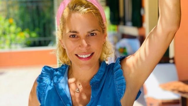 Τζένη Μπότση | Διακοπές στην Ικαρία με την κόρη της - Η φωτογραφία με την κατάξανθη Αλίκη