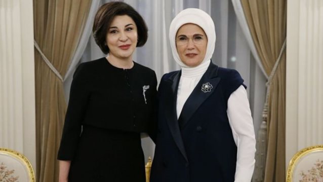 Emine Erdoğan
: Τι φόρεσε η Πρώτη Κυρία της Τουρκίας για την άφιξή της στην Αθήνα;