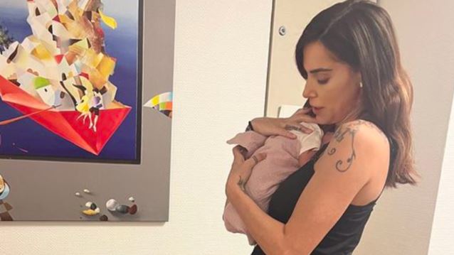 Η Ελισάβετ Σπανού σε μια συγκινητική ανάρτηση για τη στιγμή που γέννησε την κόρη της: "Έμεινα μόνη"