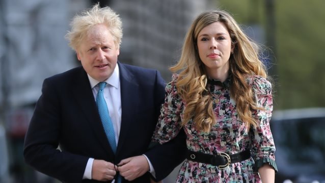 Ο Boris Johnson παντρεύτηκε κρυφά την κατά 23 χρόνια νεότερή του Carrie Symonds