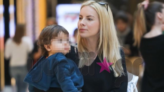 Μαρία Λουίζα Βούρου: Χριστουγεννιάτικες αγορές με τον γιο της! Δείτε τα στιγμιότυπα