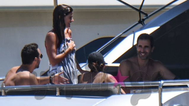 Σάκης Τανιμανίδης &amp; Χριστίνα Μπόμπα: Διακοπές στο σκάφος με τους κουμπάρους τους! Όλες οι φωτογραφίες