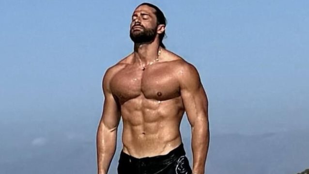 Ο Κωνσταντίνος Βασάλος γίνεται το απόλυτο eye candy δείχνοντας τους κοιλιακούς του