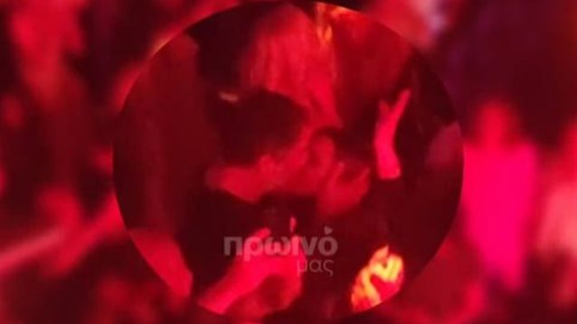 Δέσποινα Βανδή και Βασίλης Μπισμπίκης σε τρυφερό ενσταντανέ μπροστά στις κάμερες