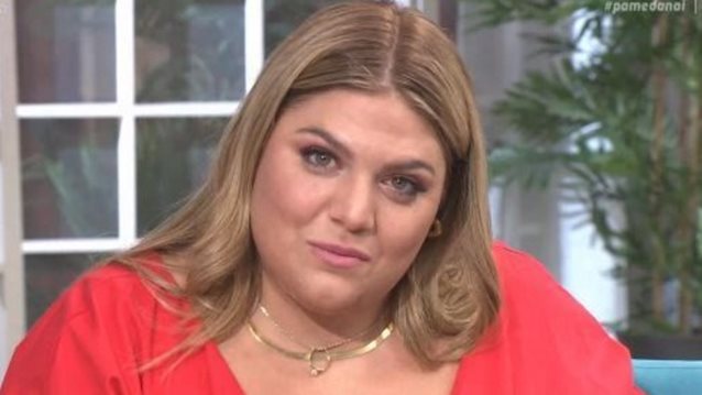 Δανάη Μπάρκα

: «Λύγισε» on air βλέποντας τις ευχές της μαμάς και της γιαγιάς της!