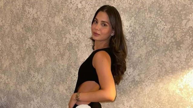 Αλεξάνδρα Κωστοπούλου | Με ροζ ολόσωμο μαγιό στην Πάτμο