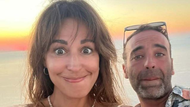 Η Κατερίνα Παπουτσάκη και ο Θάνος Χατζόπουλος σε camping για δύο στην παραλία