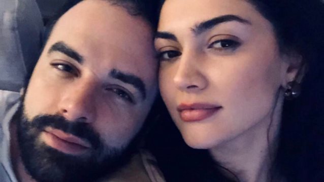 Κέισι Μίζιου: Είναι ερωτευμένη και δεν το κρύβει! Ποζάρει στην αγκαλιά του αγαπημένου της