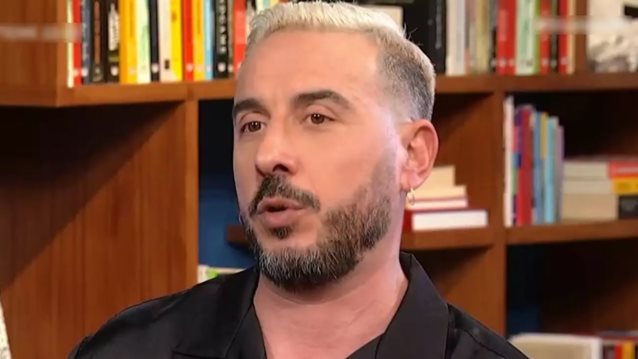 Ένκε Φεζολλάρι: "Όταν ήμουν μικρός έλεγα στη μάνα μου: μη μιλάς αλβανικά"