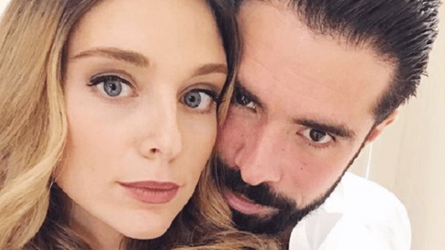 Μαριάννα Γουλανδρή 
: Ποζάρει με μαγιό και δείχνει για πρώτη φορά την κόρη της στο Instagram