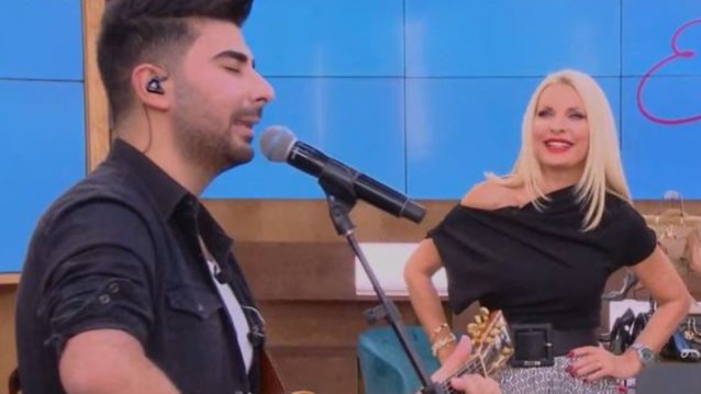 Ο Κωνσταντίνος Παντελίδης και η Ελένη Μενεγάκη στην πρώτη τους τηλεοπτική συνάντηση