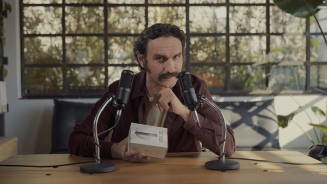 O Μελέτης Ηλίας πρωταγωνιστεί στο πρωτοποριακό ASMR βίντεο της PULZE