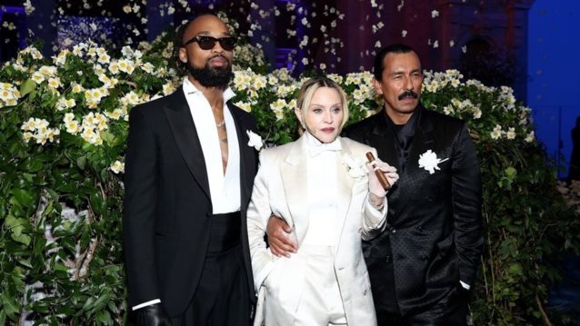 Η Madonna είναι τρελά ερωτευμένη | Ποιος είναι ο σύντροφός της, Akeem Morris που έχει την ίδια ηλικία με την κόρη της Lourdes;