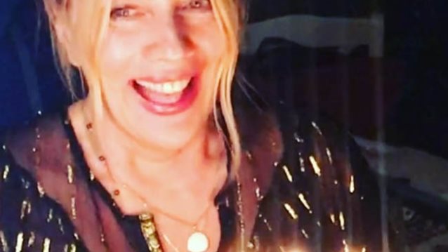 Σμαράγδα Καρύδη: Η τούρτα γενεθλίων, η συγκίνηση &amp; το δημόσιο «ευχαριστώ»: Video