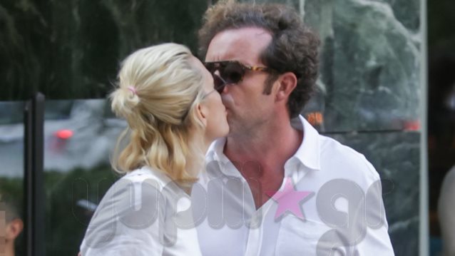 Βίκυ Καγιά: Τρυφερά φιλιά με τον Ηλία Κρασσά στο κέντρο της Αθήνας! Δείτε όλα τα στιγμιότυπα