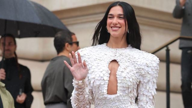 Dua Lipa | Incognito στο μετρό αγκαλιά με τον επίδοξο διάδοχο του Daniel Craig