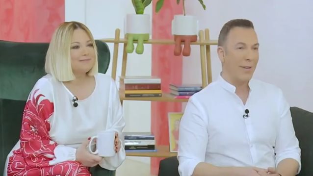 H Νάνσυ Ζαμπέτογλου &amp; o Θανάσης Αναγνωστόπουλος επέστρεψαν στο &quot;Dot&quot; - &quot;Ο κόσμος νομίζει ότι στην ΕΡΤ δεν σε νοιάζουν τα νούμερα τηλεθέασης. Δεν ισχύει... Δεν σε πήραν για να βουλώσεις μια τρύπα&quot;