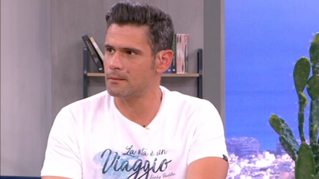 Δημητρης Ουγγαρεζος: «Ει?ναι περι?εργα τα μονοπα?τια της ζωη?ς. Μια με?ρα αποφα?σισα να τα ακολουθω?. Να μην τα αποφευ?γω, να μη τα σχεδια?ζω, να μην τους αντιστε?κομαι»