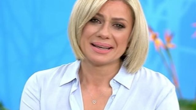Κατερίνα Καραβάτου: Η έκπληξη από τον Νίκο Ζωϊδάκη &amp; η συγκίνηση on air