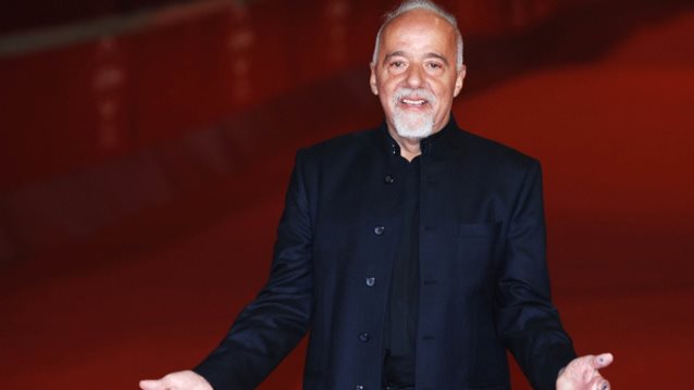 Το αμφιλεγόμενο tweet του Paulo Coelho για τον πόλεμο στην Ουκρανία