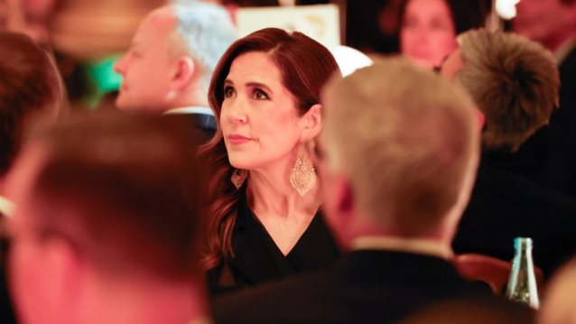 Βασίλισσα Mary | Με ιστορικό κειμήλιο 175 χρόνων σε επίσημο δείπνο στο Παρίσι